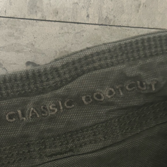 American Eagle Outfitters Olive BootCut CargobPants - Picture 3 of 3
